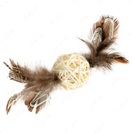 Іграшка для котів Плетений м'ячик з дзвіночком і пір'ям GiGwi ECO LINE Catch&scratch